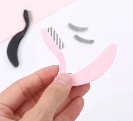 Foldable eyelash comb